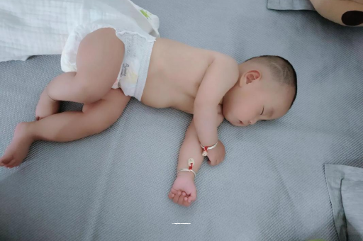 固原六个月宝宝眼睛散光